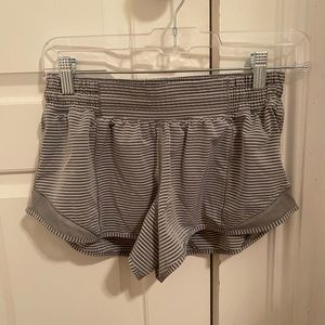 Lululemon Hotty Hot Shorts NO LINING